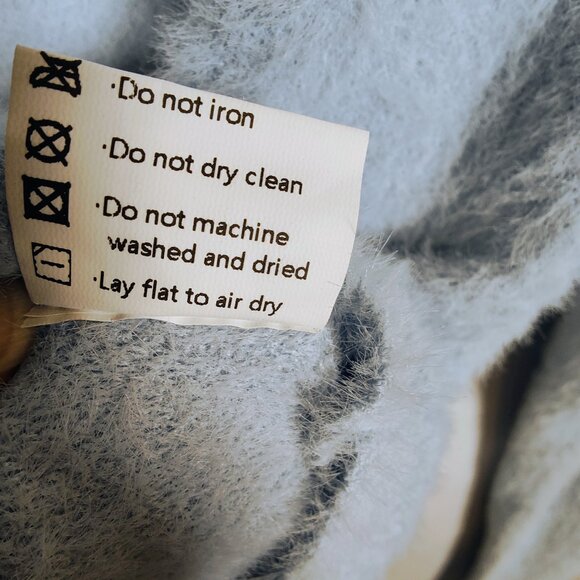 ReoRia Women's Small Fuzzy Scoop Neck Crop Sweater NWT - Picture 4 of 9